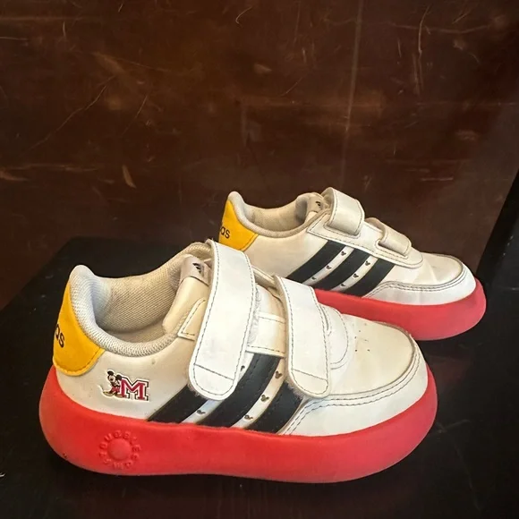 adidas gazelle silver green womens adidas FortaRun x Disney Mickey Mouse Shoes main image 1